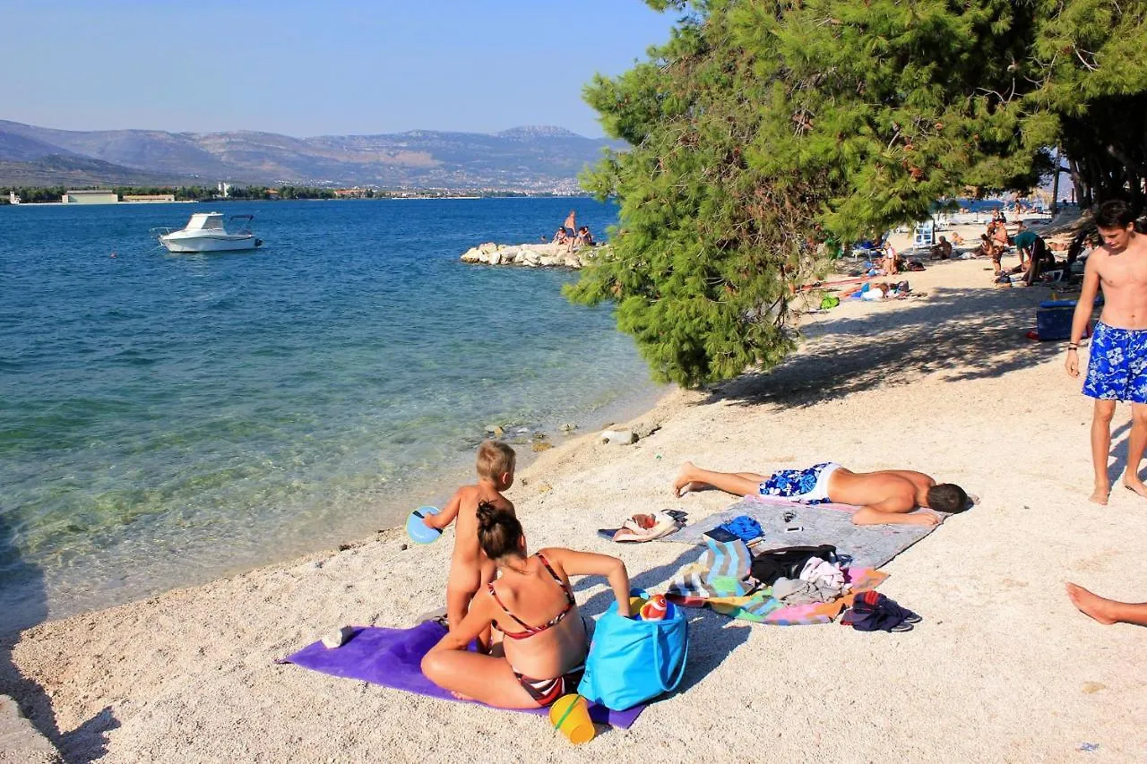 Apartments By The Sea Arbanija, Ciovo - 18661 Trogir 0*,  Chorwacja