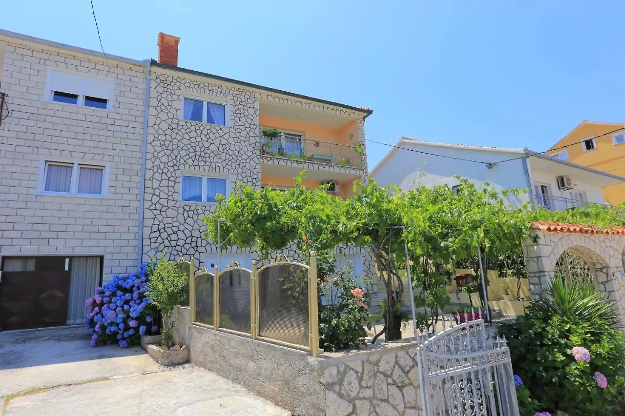 Apartments By The Sea Arbanija, Ciovo - 18661 Trogir 0*,